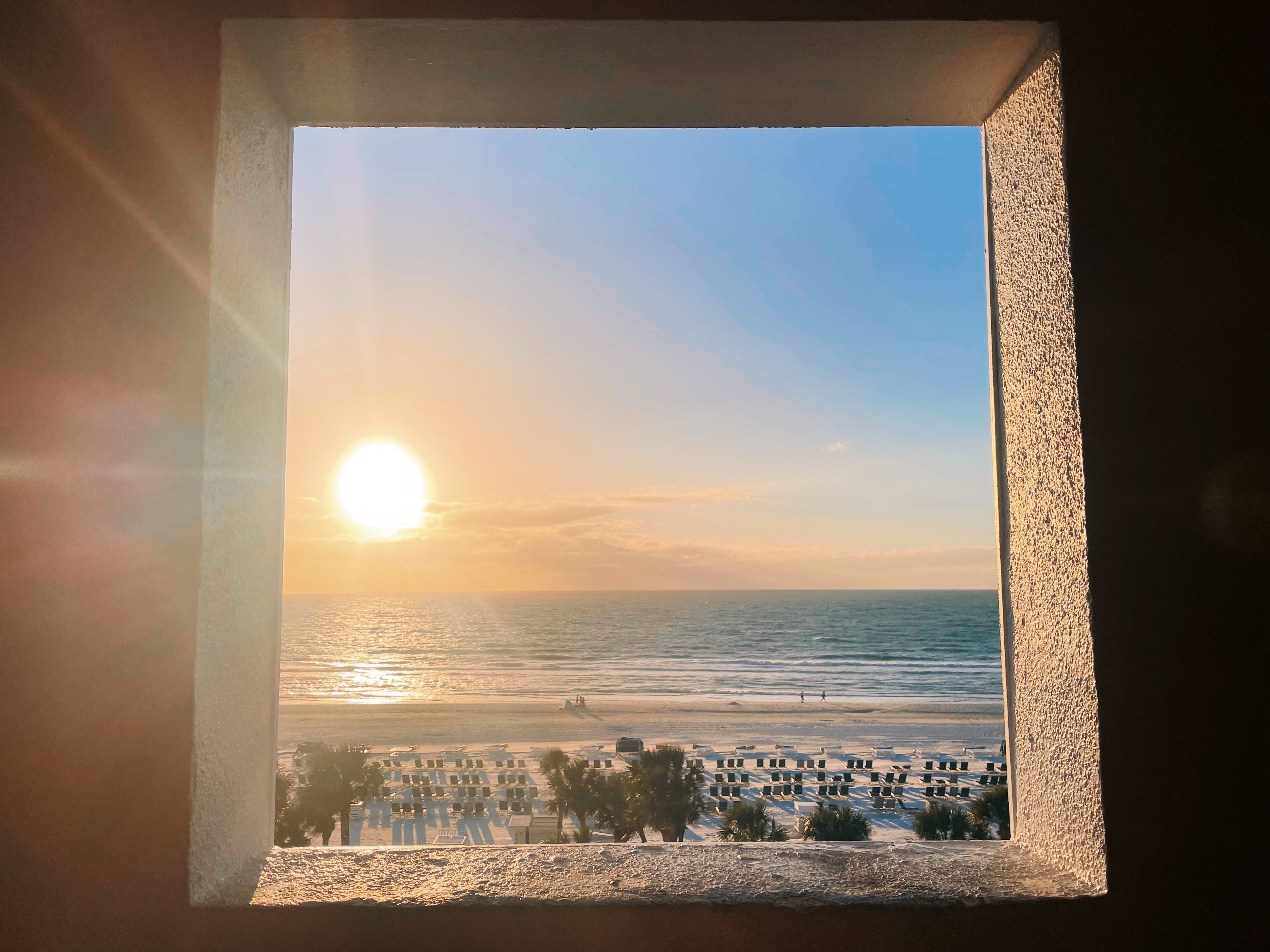 An image showcasing the TOP TEN reasons why individuals choose to become snowbirds